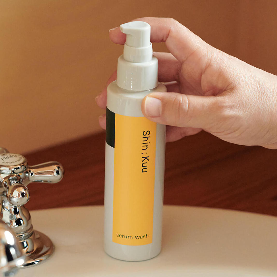 楽天市場】とろみ成分で優しく洗う洗顔料/セラムウォッシュ/Shin;Kuu