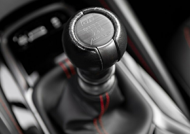 楽天市場】GRカローラ用 トヨタ純正 「GR」「Morizo」ロゴ入り レザー