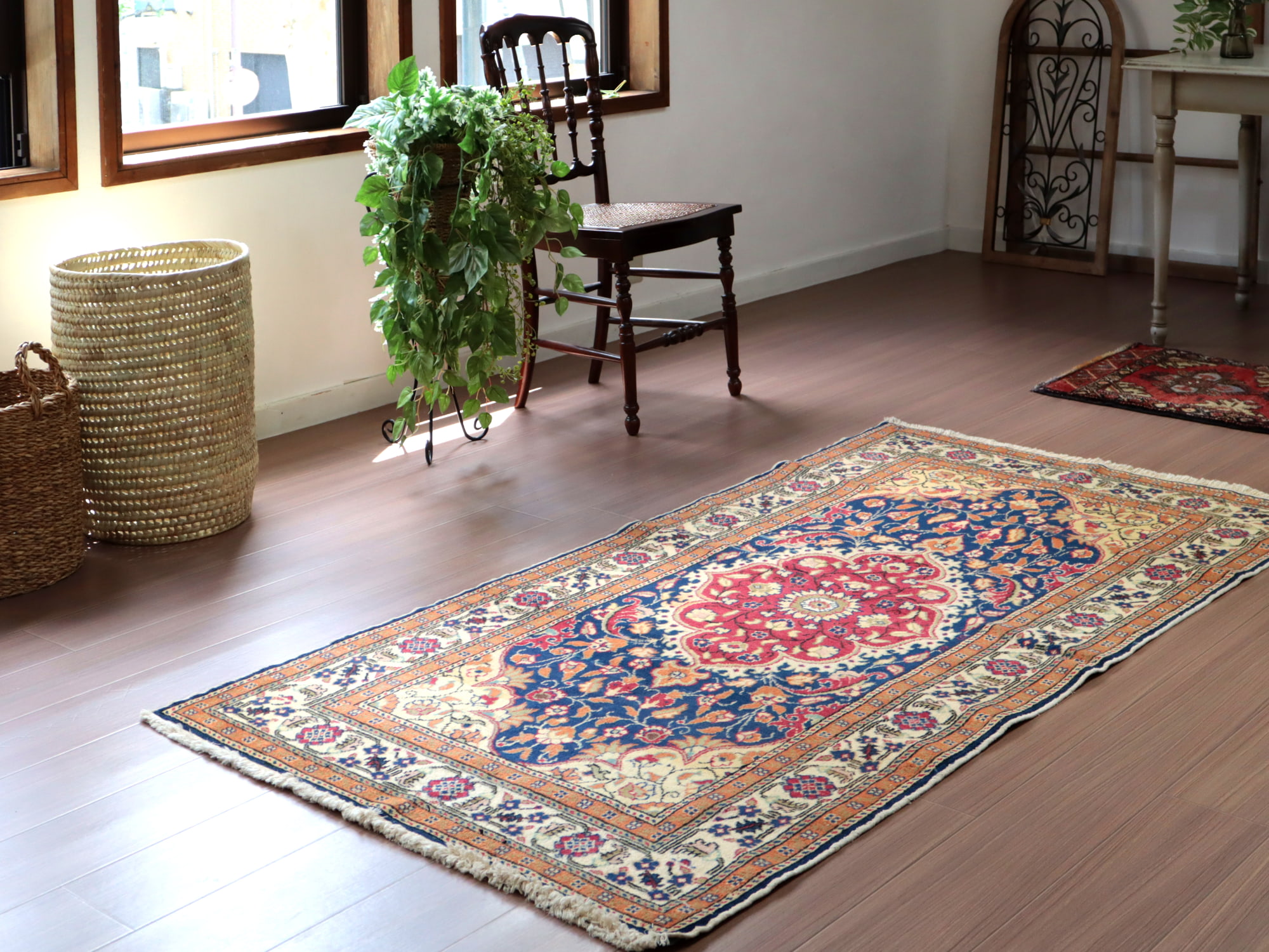 楽天市場】トルコ 手織り絨毯 189×99cmコンヤ地方のフラワーメダリオン