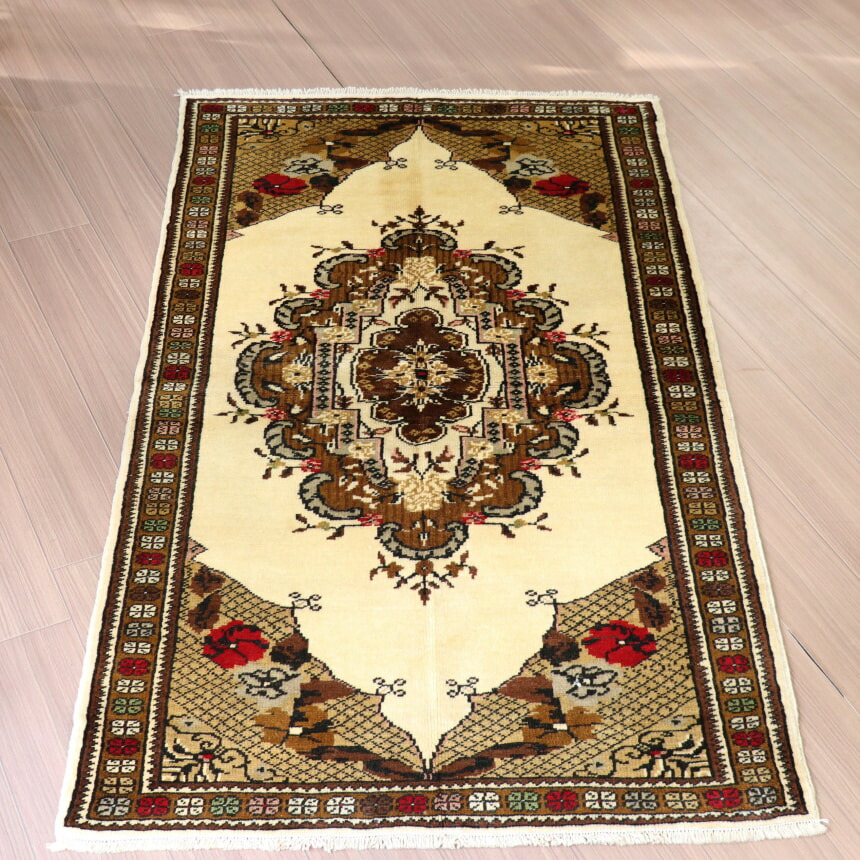 楽天市場】トルコ絨毯 手織りラグ ミラス 174×96cm ブラウン系 花の