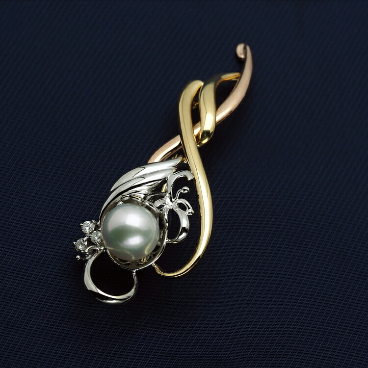 楽天市場】K18 トリカラー 南洋真珠 デザイン ブローチ 天然ダイヤ付き