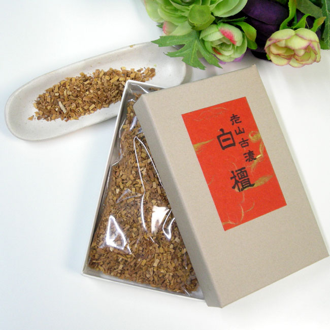 楽天市場】□焼香用お香｜老山古渡【白檀】刻み・紙箱入り【仏具