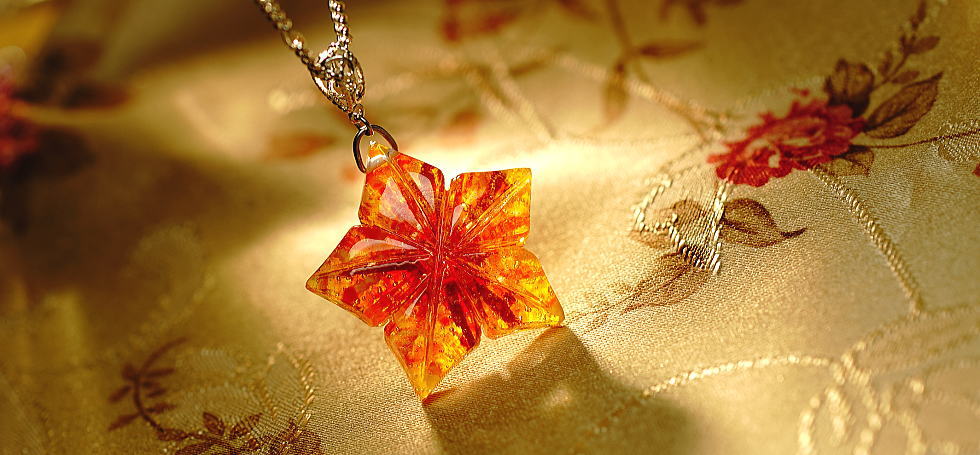 楽天市場】『日輪の花』 ガラスアクセサリー ネックレス・ペンダント