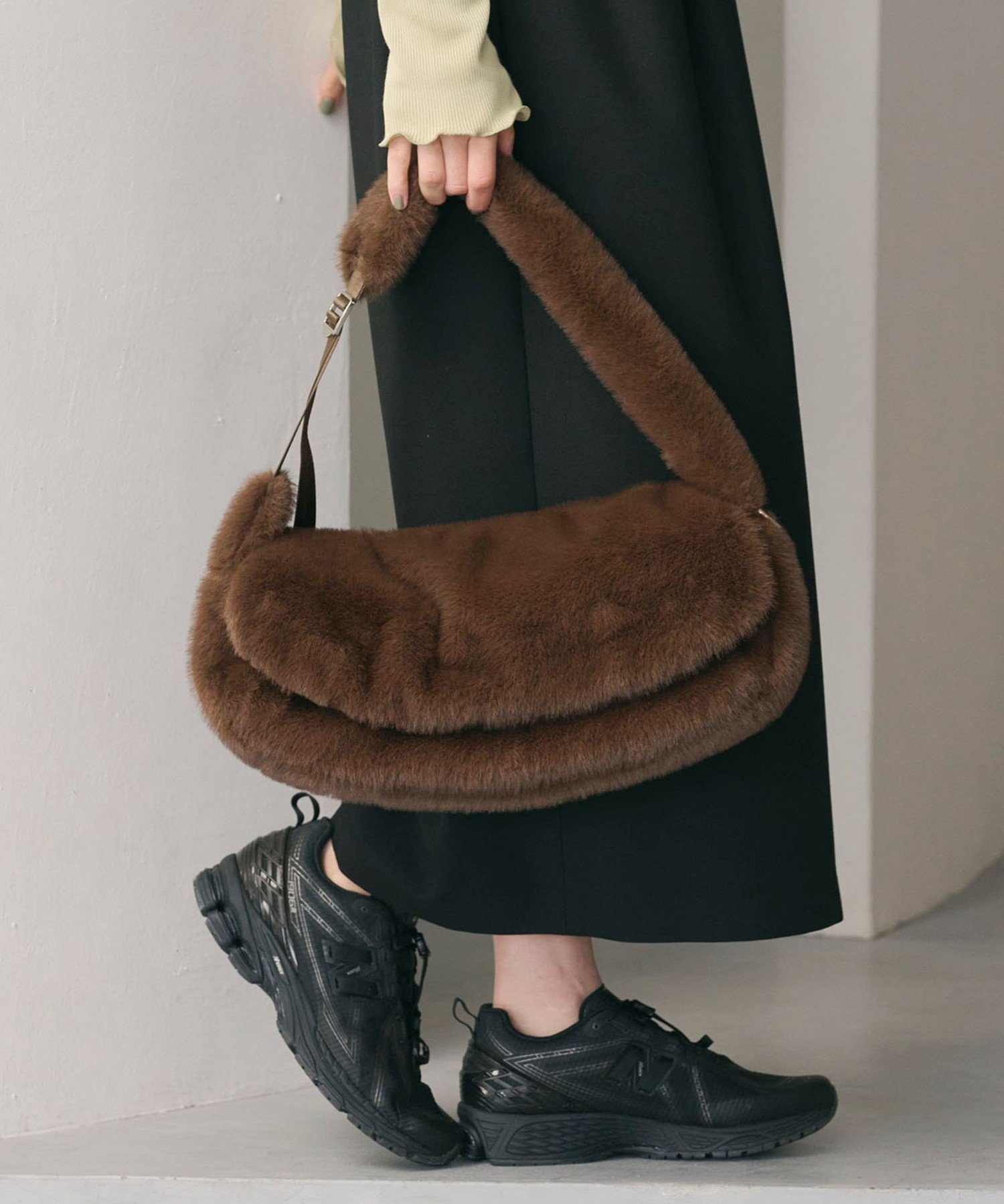 本日限定値下げ‼️別注〈NOMADIS＞LUCK フェイクファー ショルダーバッグ 別注】＜NOMADIS＞LUCK フェイクファー ショルダーバッグ