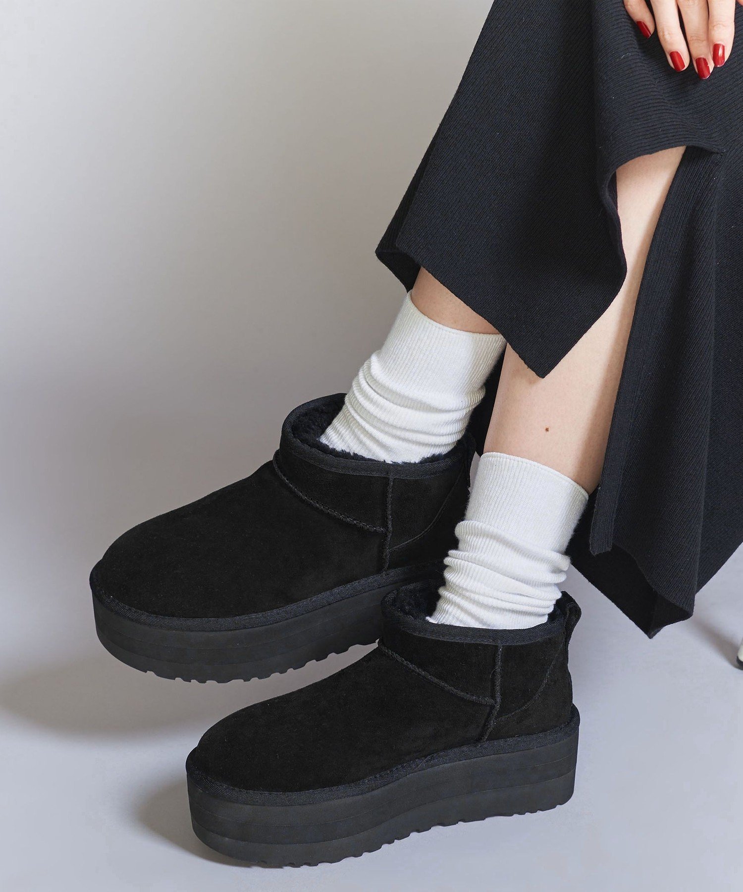 【みわ】UGG W クラシックウルトラミニプラットフォーム 厚底【黒】 UGG Australia（アグオーストラリア） ブーツ 「UGG」クラシック