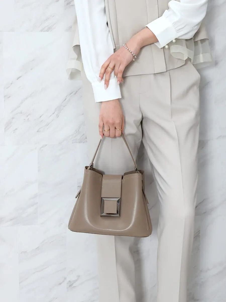 Vin｜スクエアバックルハンドバッグ | Rakuten Fashion(楽天