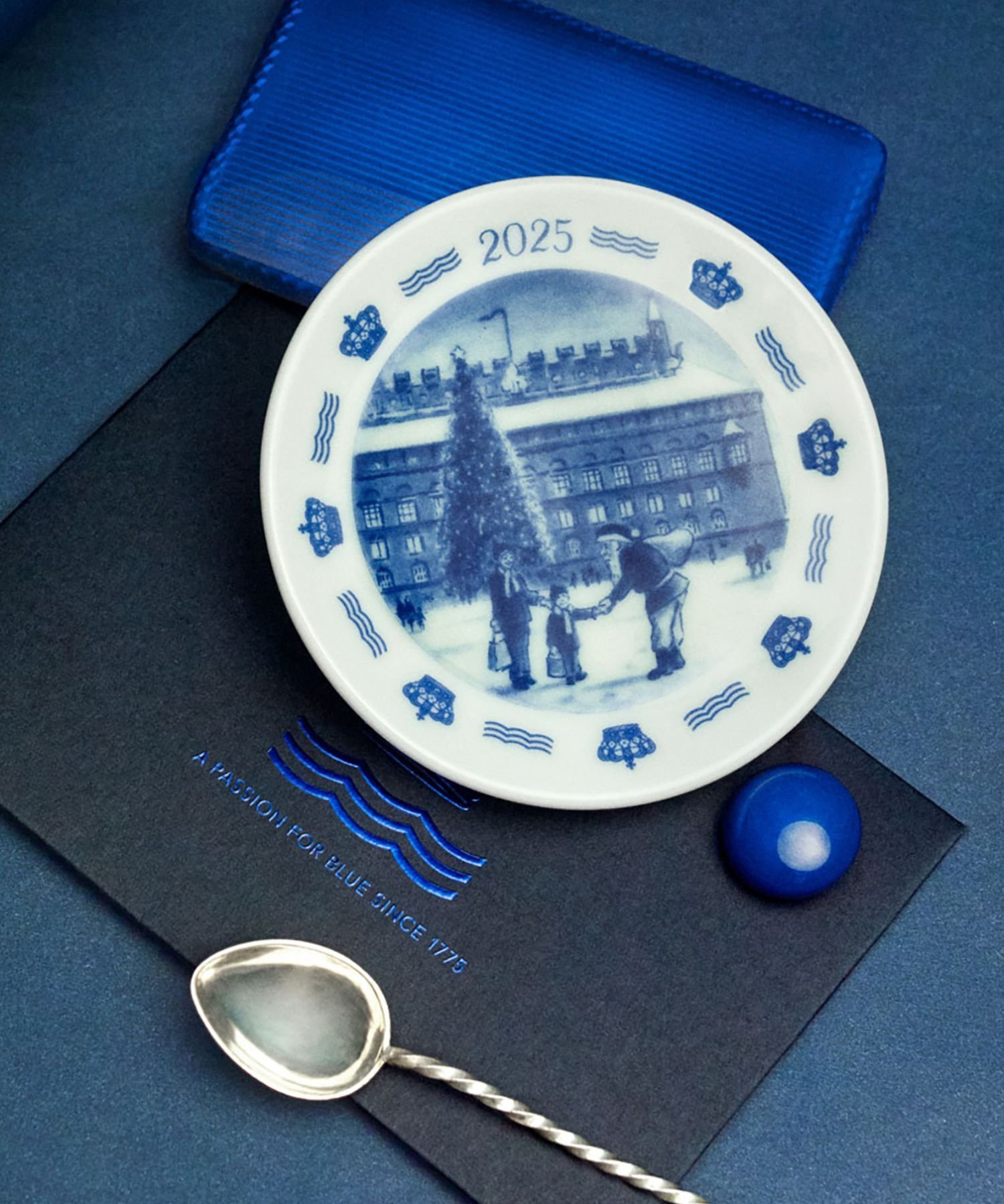 ROYAL COPENHAGEN｜[公式] ロイヤルコペンハーゲン ブルーコレクタブル