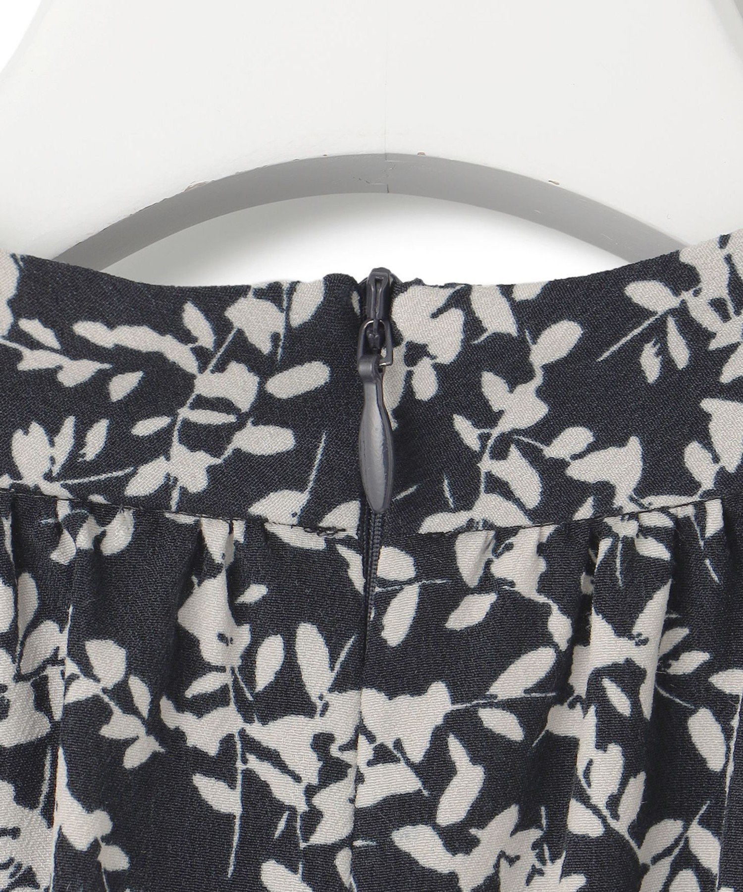 23区｜【洗える】シャドーリーフ プリント ブラウス | Rakuten Fashion