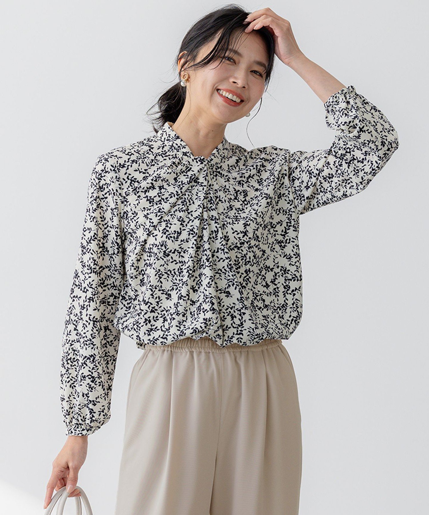 23区｜【洗える】シャドーリーフ プリント ブラウス | Rakuten Fashion