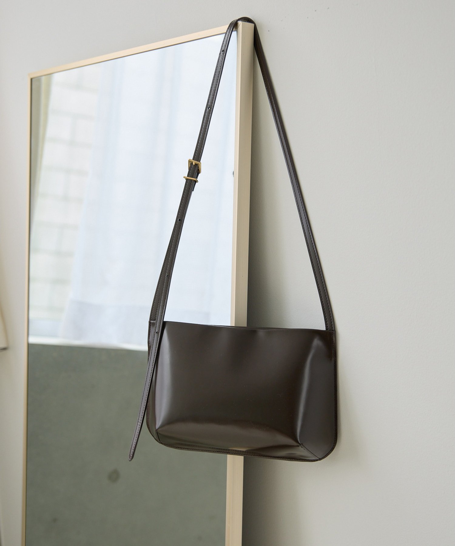 Whim Gazette｜【Hoaw.】ガラスレザーショルダー | Rakuten Fashion