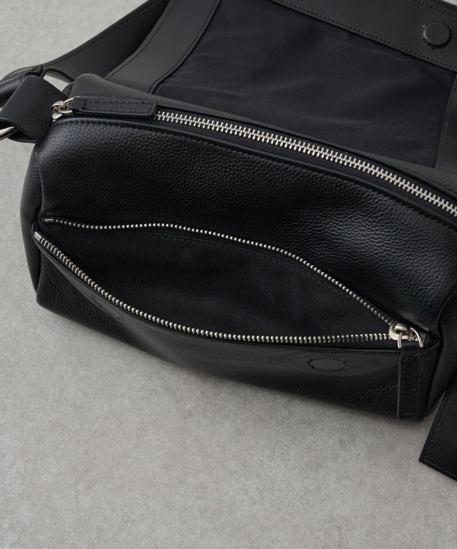 BEARDSLEY｜《本革》レザーボディバッグ | Rakuten Fashion(楽天