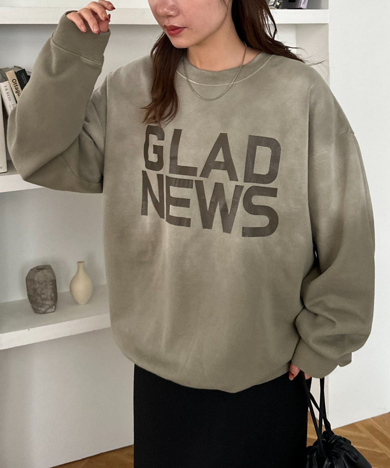 Discoat｜【ユニセックス】サンフェード加工ヒビワレロゴスウェット