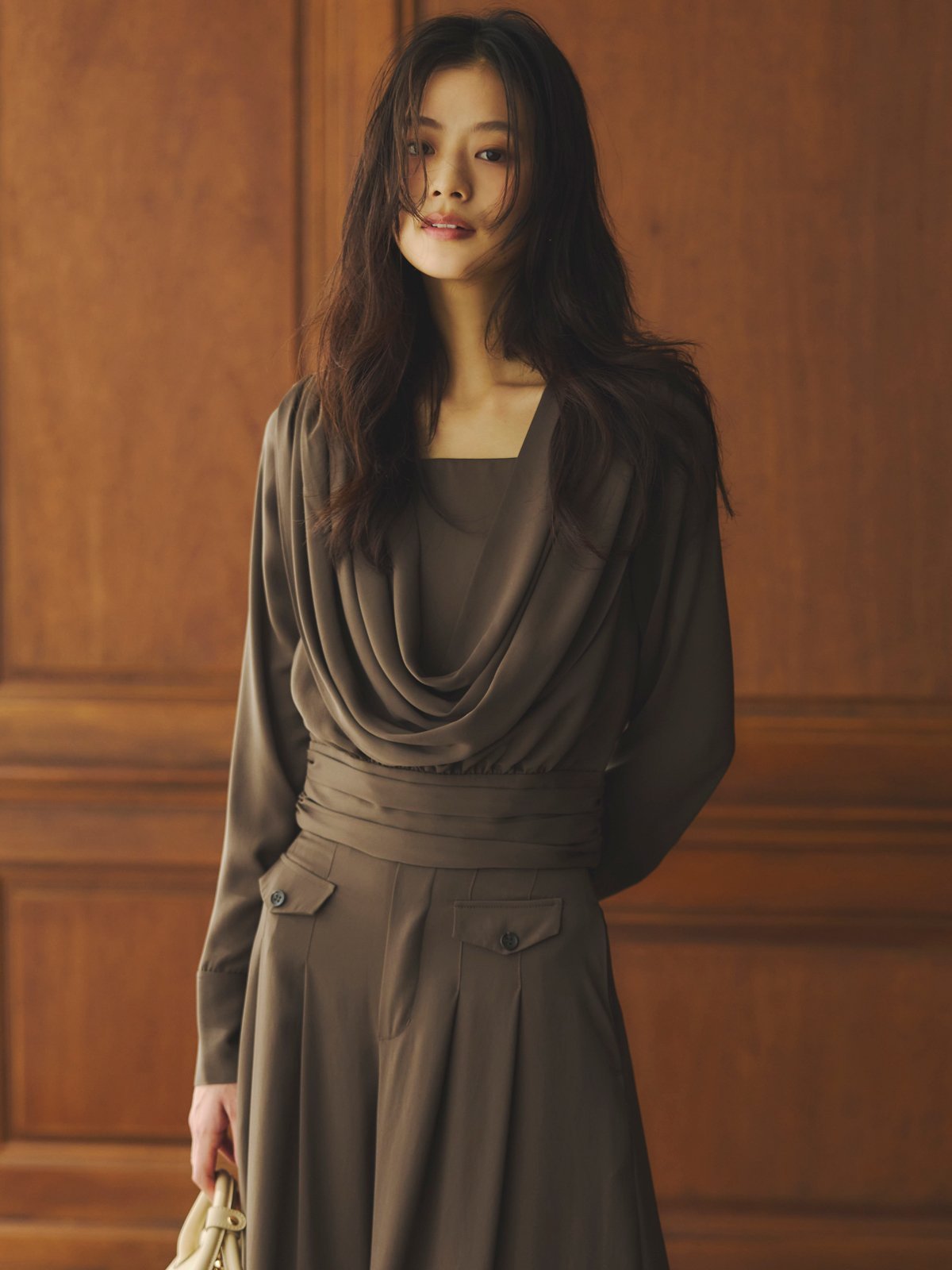 anuans｜パウダーサテンドレープトップス | Rakuten Fashion(楽天