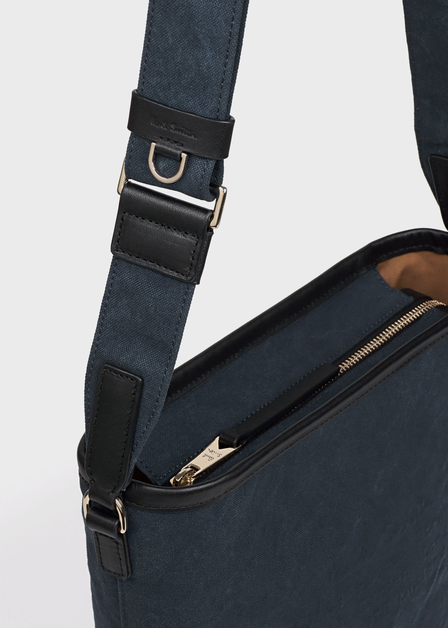 Paul Smith｜エンボスキャンバス ミニショルダーバッグ | Rakuten