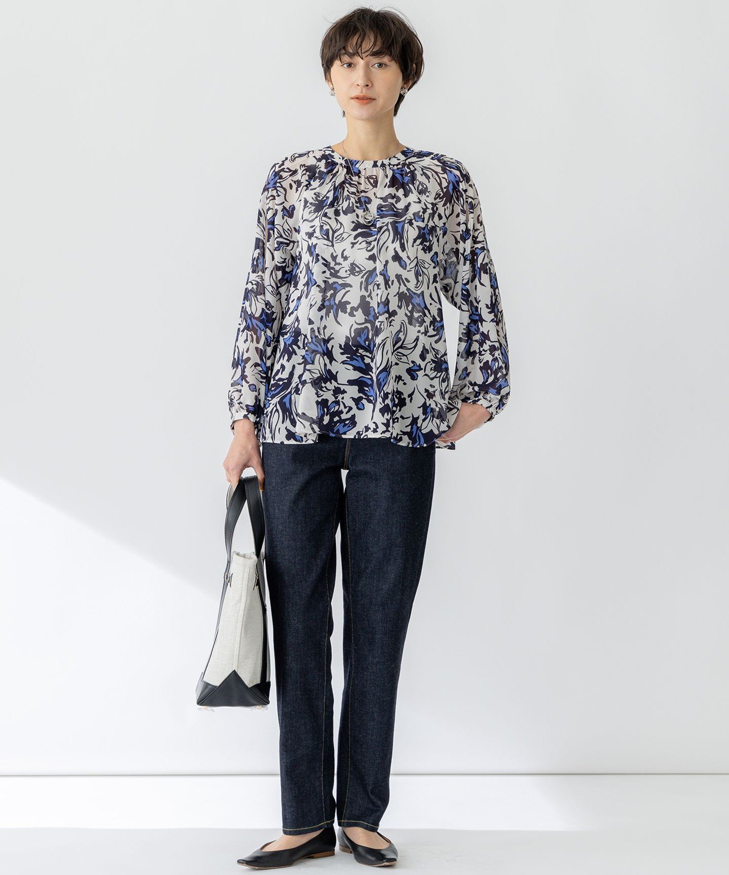 23区｜【洗える】ニュアンスフラワー プリント ブラウス | Rakuten