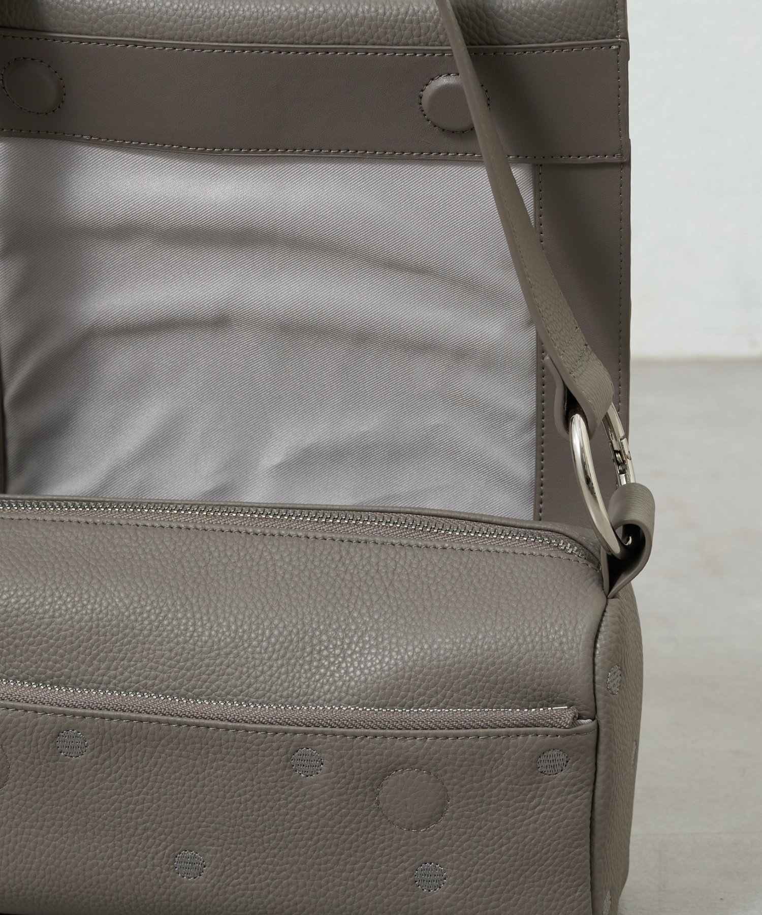 BEARDSLEY｜《本革》ドットボディバッグ | Rakuten Fashion(楽天