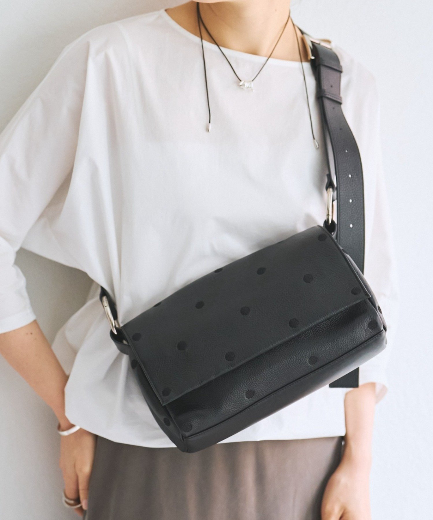 BEARDSLEY｜《本革》ドットボディバッグ | Rakuten Fashion(楽天