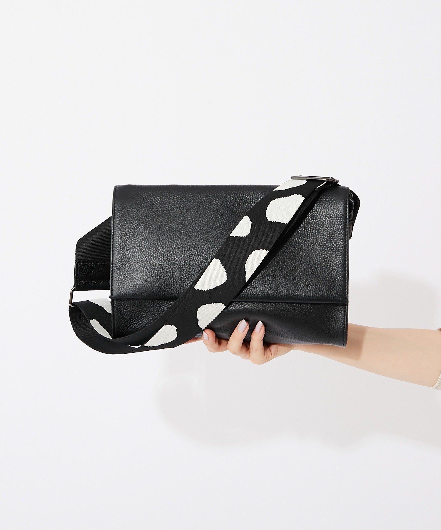 ear PAPILLONNER｜《本革/軽量470g/ボディバッグ》柄ワイドテープ