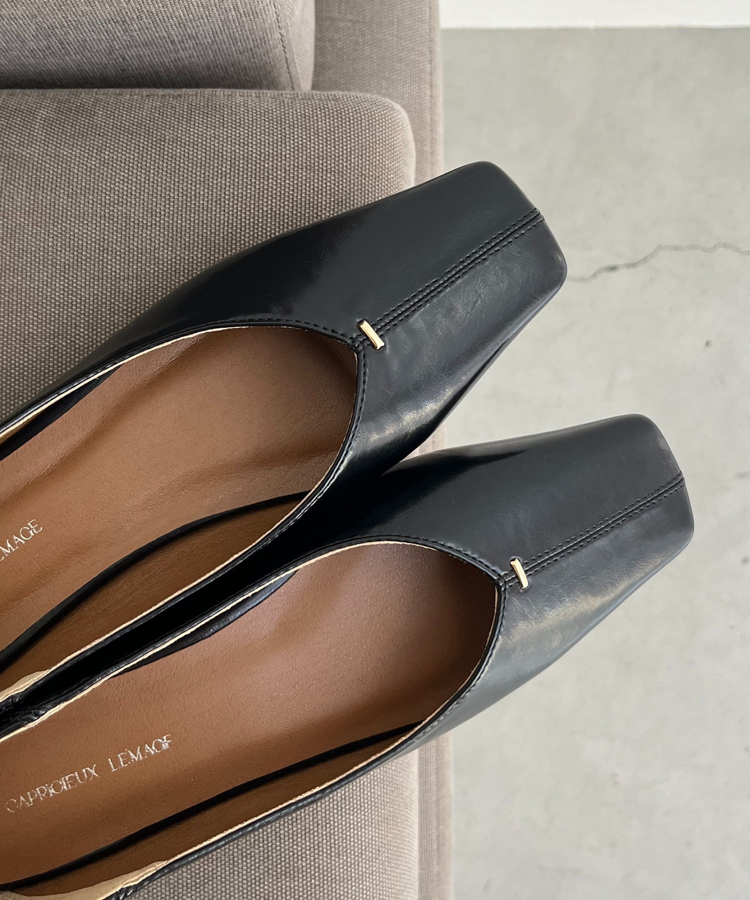CAPRICIEUX LE'MAGE｜【大人の定番パンプス】スクエアステッチフラット