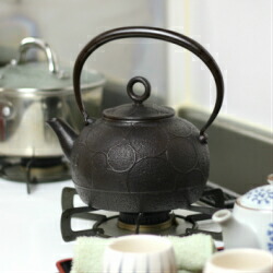 楽天市場】【送料無料】南部鉄器 鉄瓶 輪 1.6L 佐藤守巨作〔IH調理器