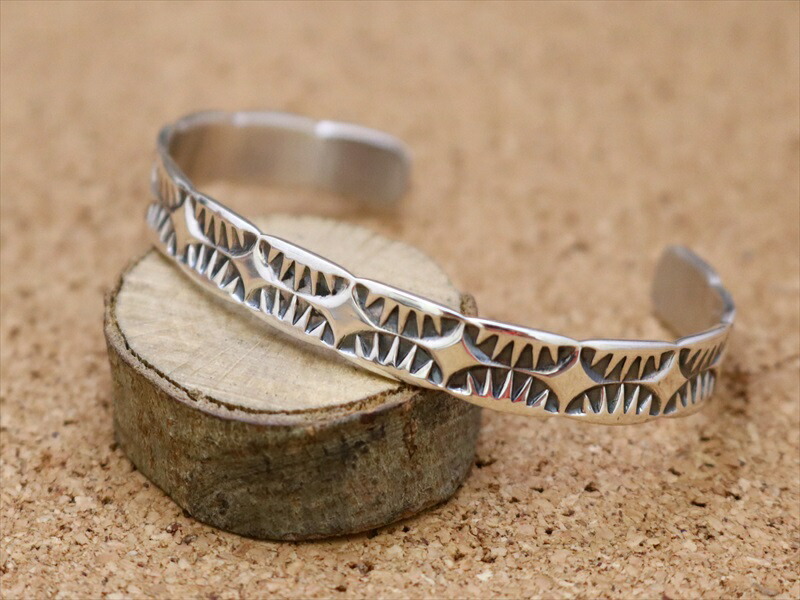 ナバホ族 バングル」の人気商品一覧 | 安い商品を通販サイトから探す