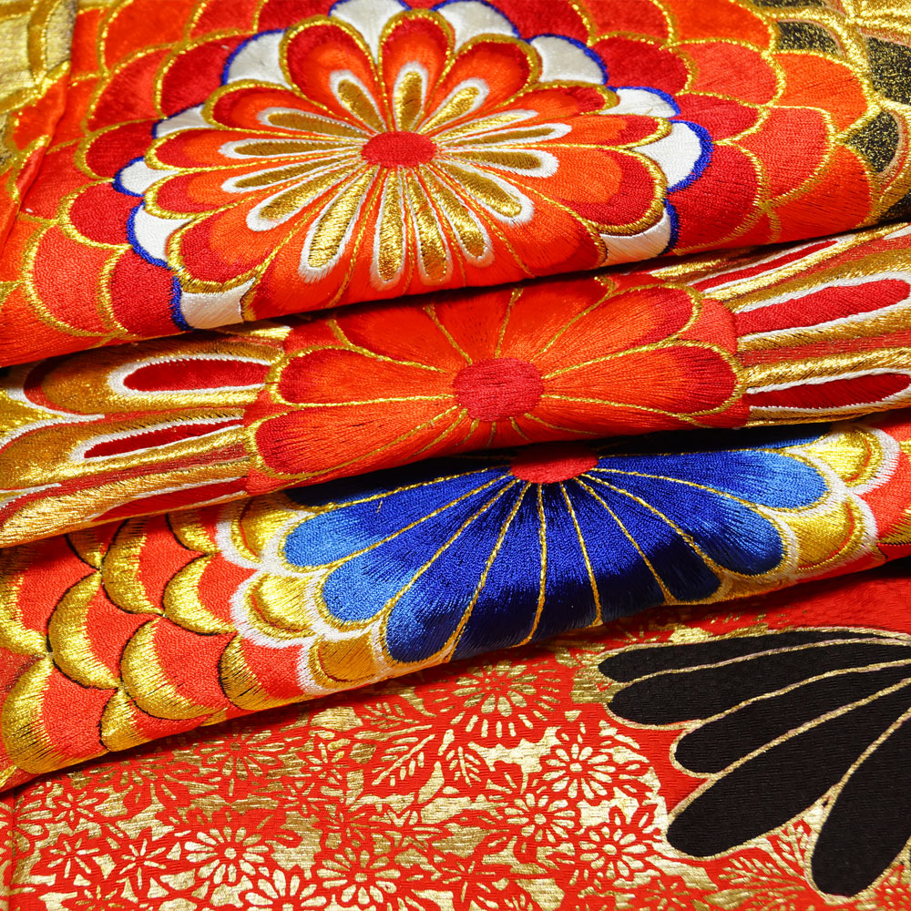 楽天市場】色打掛 踊り着物 雲取に菊花模様 刺繍 金箔 正絹 引き振袖 M