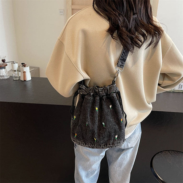 楽天市場】花刺繍デニムバッグ デニム ショルダーバッグ レディース
