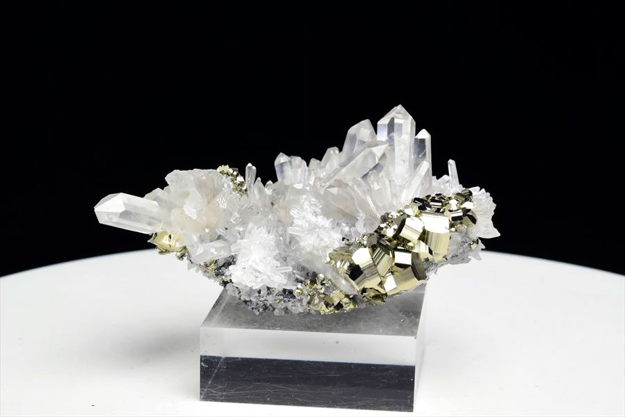 楽天市場】◇水晶共生◇ パイライト 黄鉄鉱 クラスター ミニサイズ【約