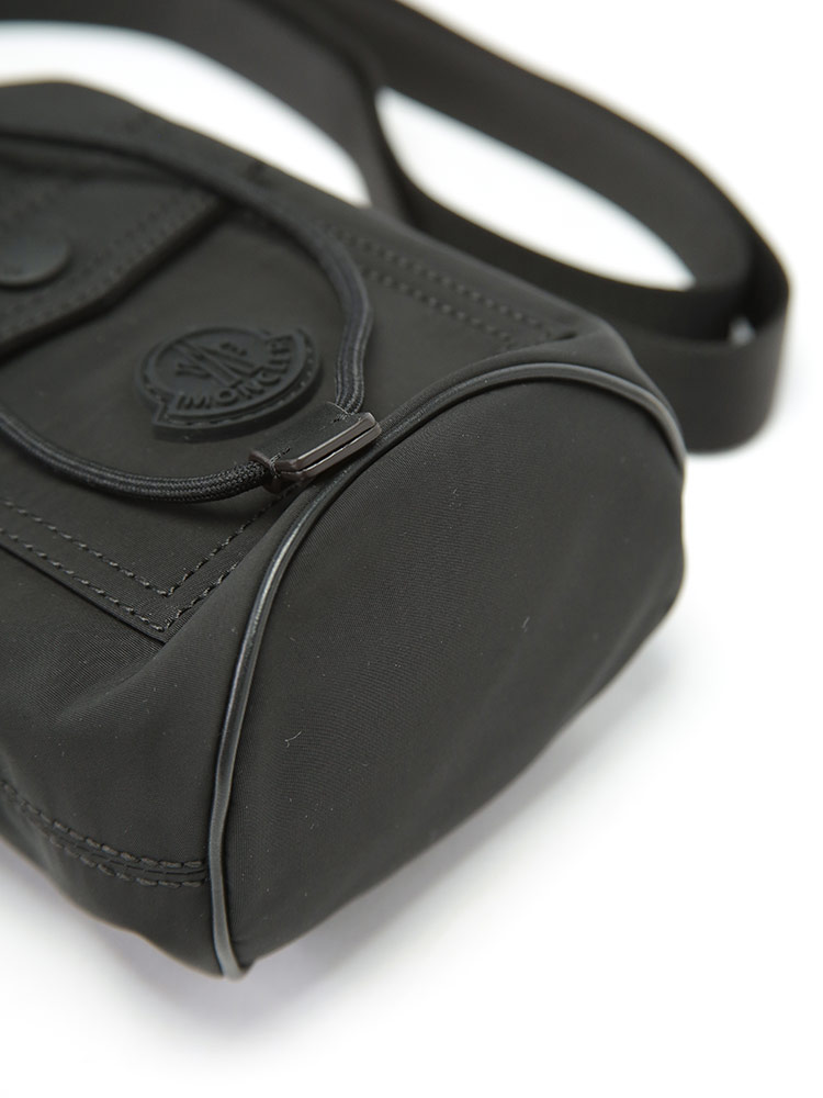 楽天市場】モンクレール MONCLER ロゴ ボディストラップ付 ミニポーチ