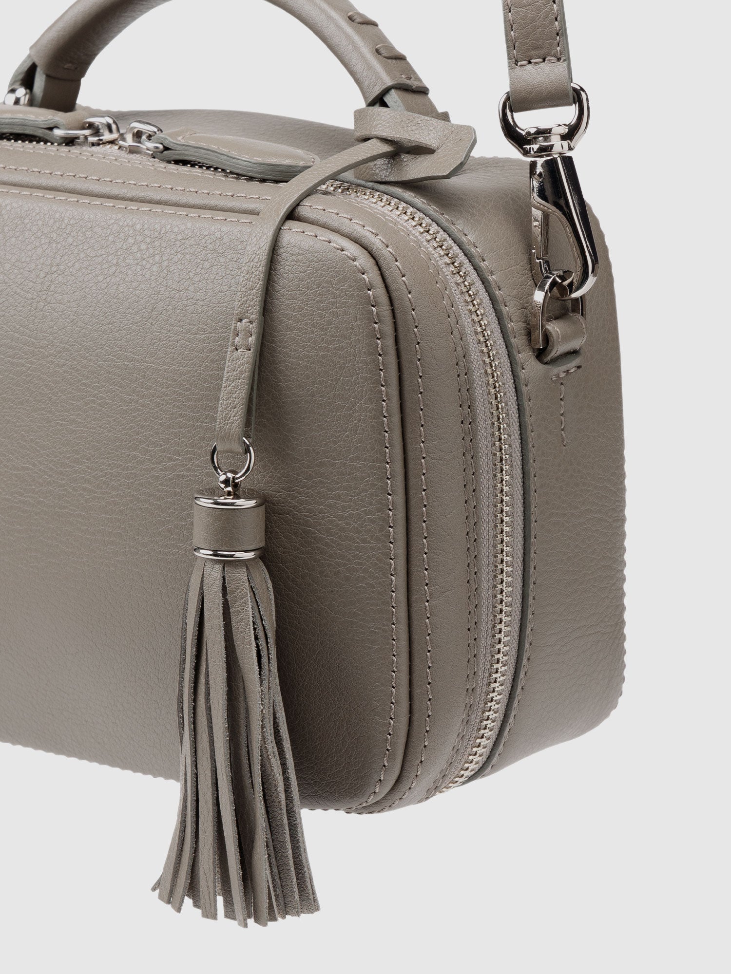 新色・数量限定色】クラルテ スウィングミニショルダー – ショルダー