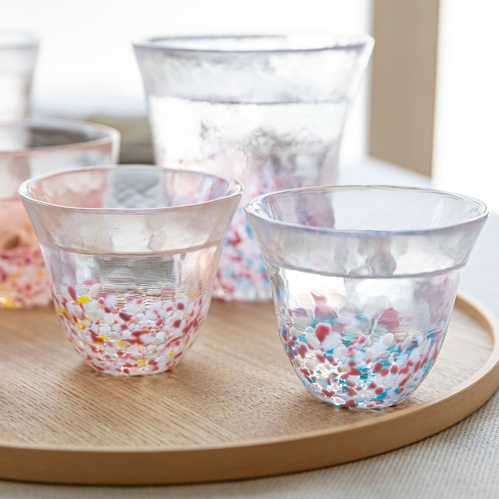 津軽びいどろ さくらさくら 盃ペア 菜の花と青い空 | 結婚祝いなど