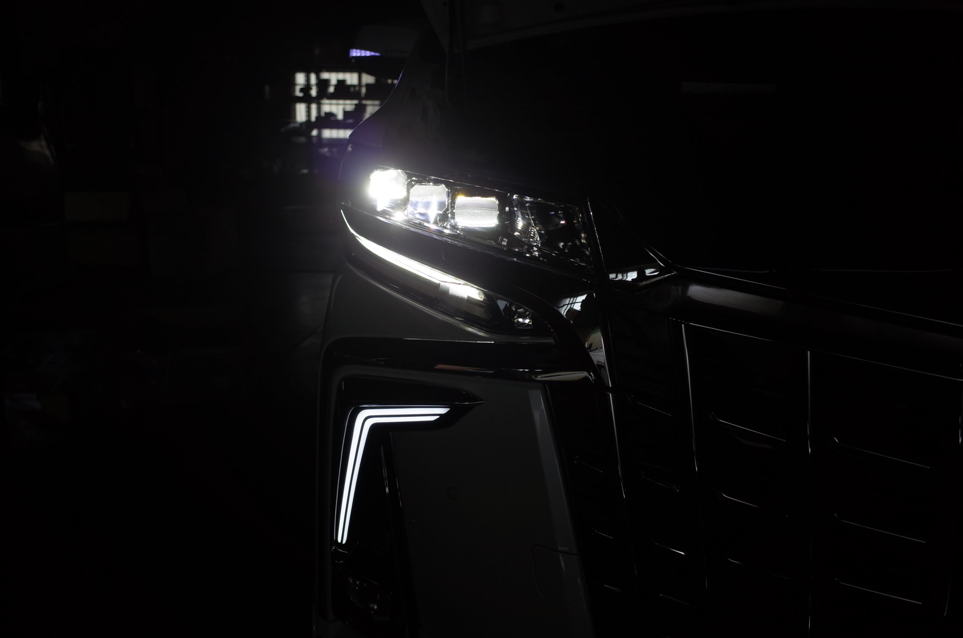 30後期アルファードのヘッドライト3眼移植 | トレードゲート