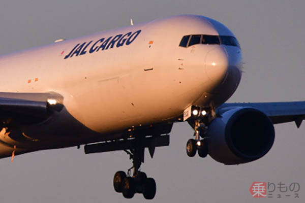 13年ぶりの復活の「JALの貨物機」ついに国内初降臨！ 旅客機「767」を