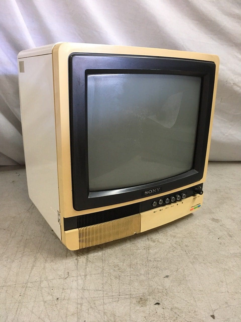 THB5606 Sony Trinitron Portable television colour KV-1340UB cream
