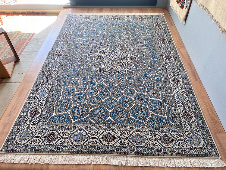 ゴンバディ デザインのナイン産・ペルシャ絨毯／Size:231×160／大阪