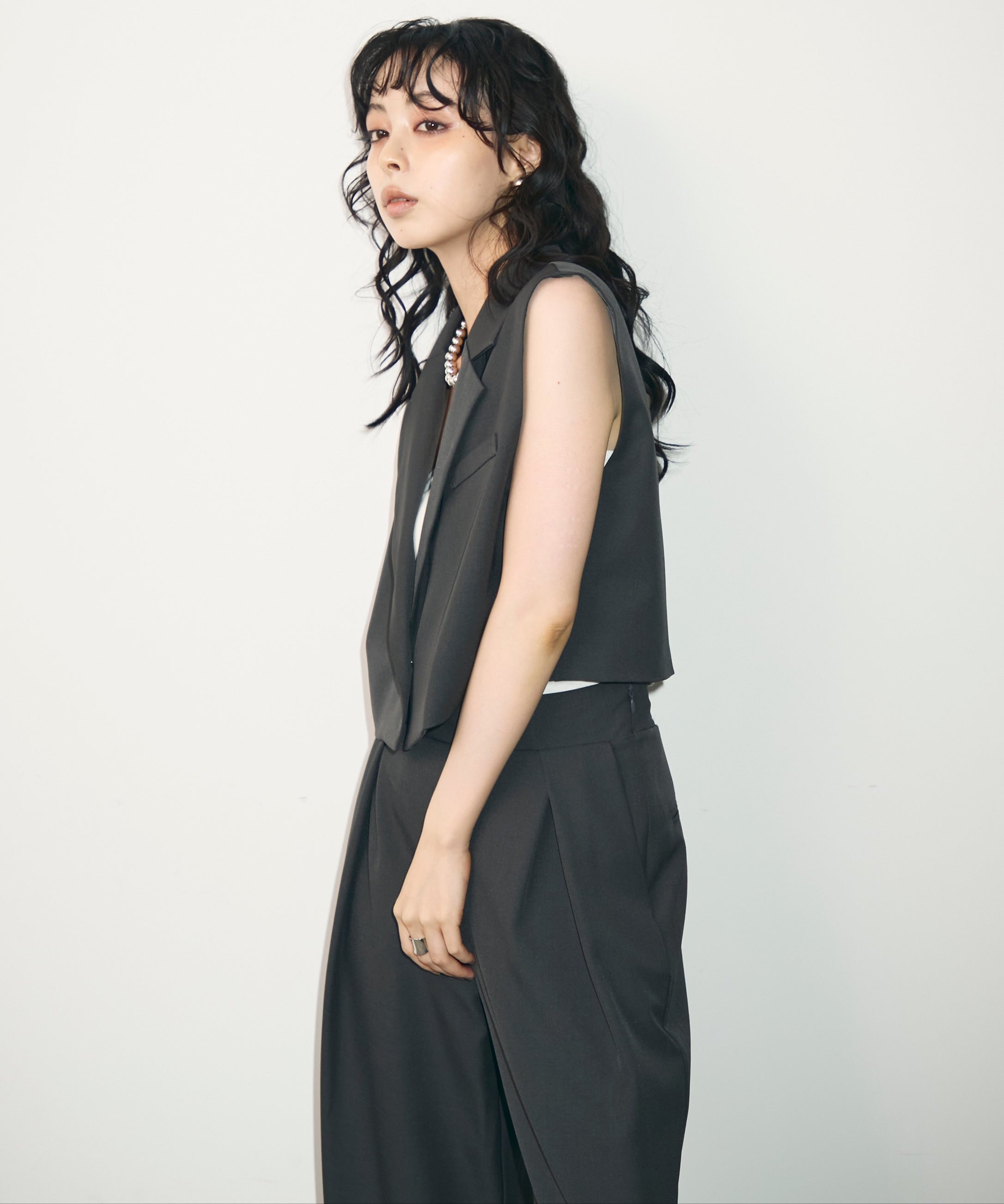 ショートジレ+タックパンツセットアップ | Trish