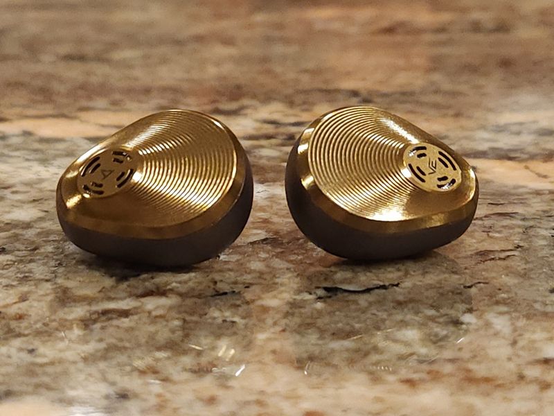 In-a-Snapshot: Vision Ears x Astell & Kern Aura – Twister6 Reviews