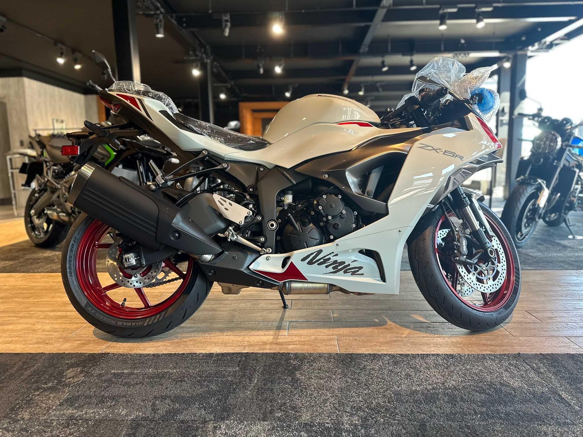 2025年モデル「Ninja ZX-6R」入荷しました！ [最新情報] | U-MEDIA