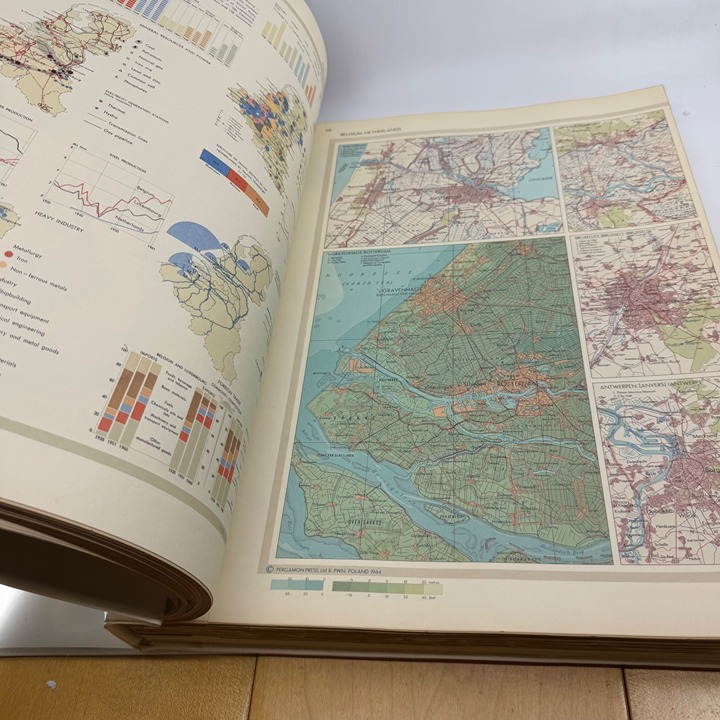 ペルガモン Pergamon World Atlas 1968 英語版 地図帳 ペルガモン