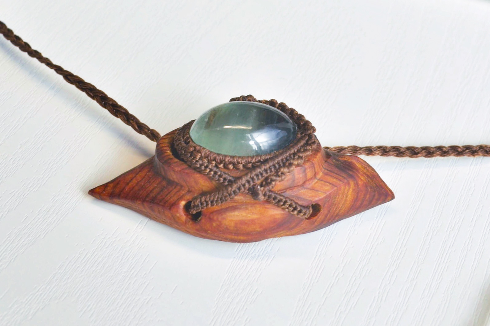 手作業でしか生み出せない、暖かみ。フェアリーなデザインが魅力の