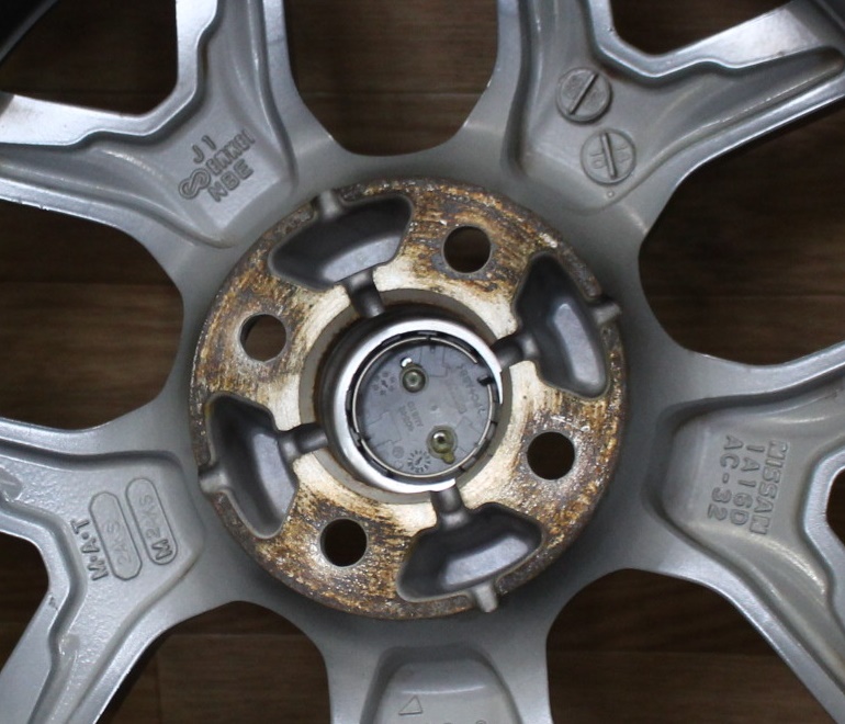 四日市店入荷情報：日産 ノートニスモ純正 16インチ が入荷しました