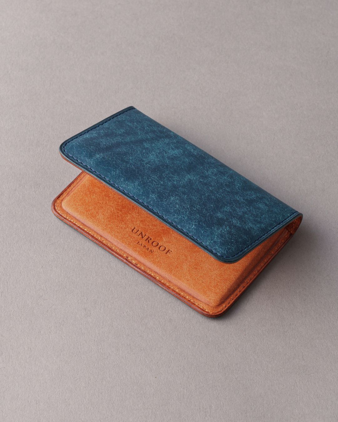 フォルムが美しい」名刺入れ／Pueblo バイカラー