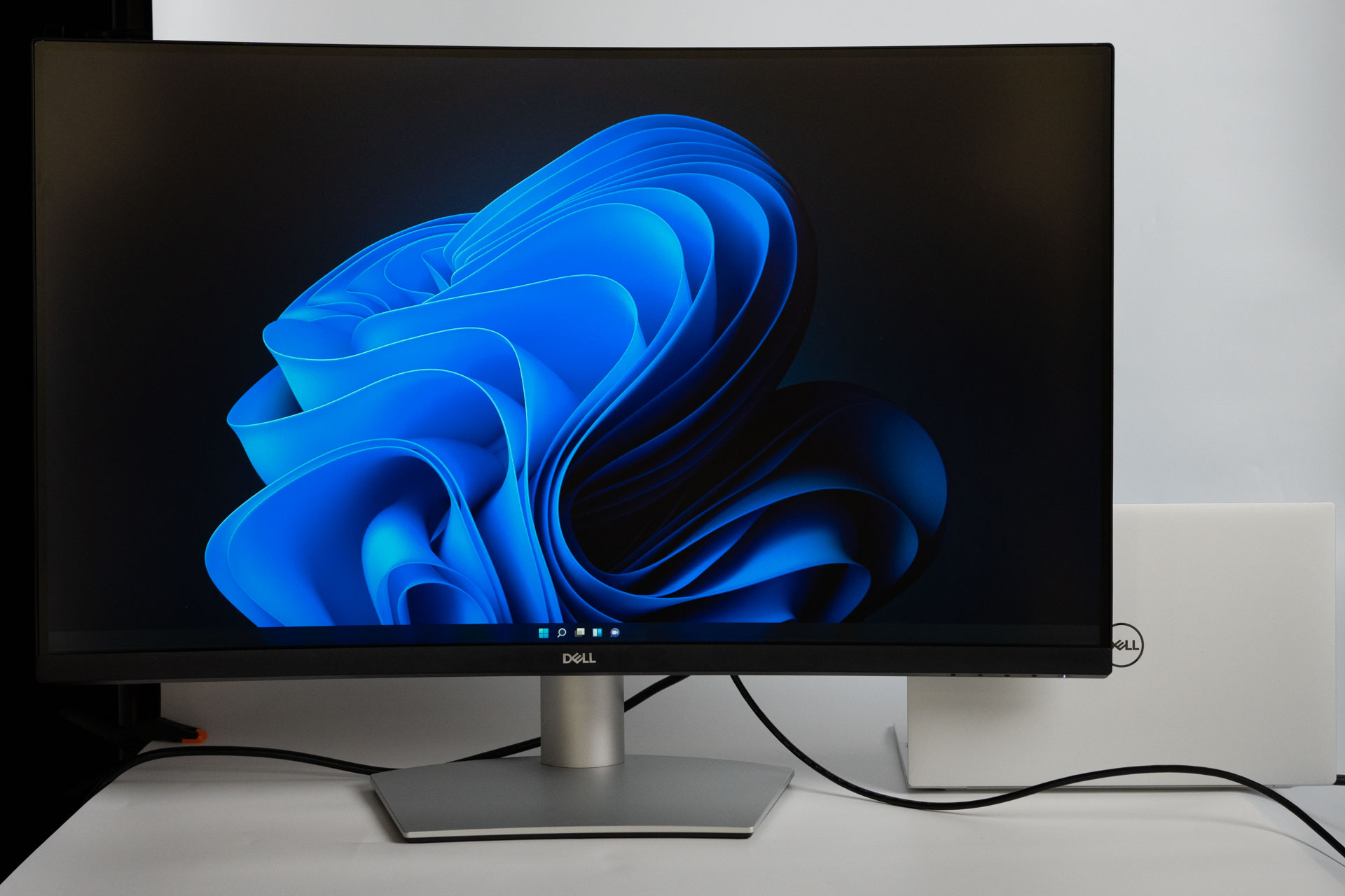 DELL S3221QS レビュー 31.5型の4Kモニター | うっしーならいふ