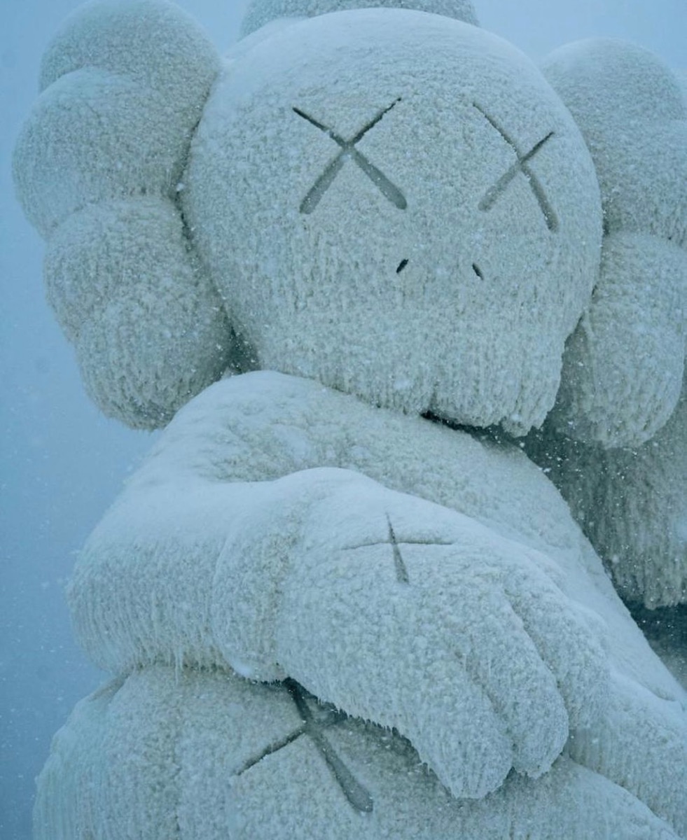KAWS：HOLIDAY Changbai Mountainを記念したマーチャンダイズが1月8日