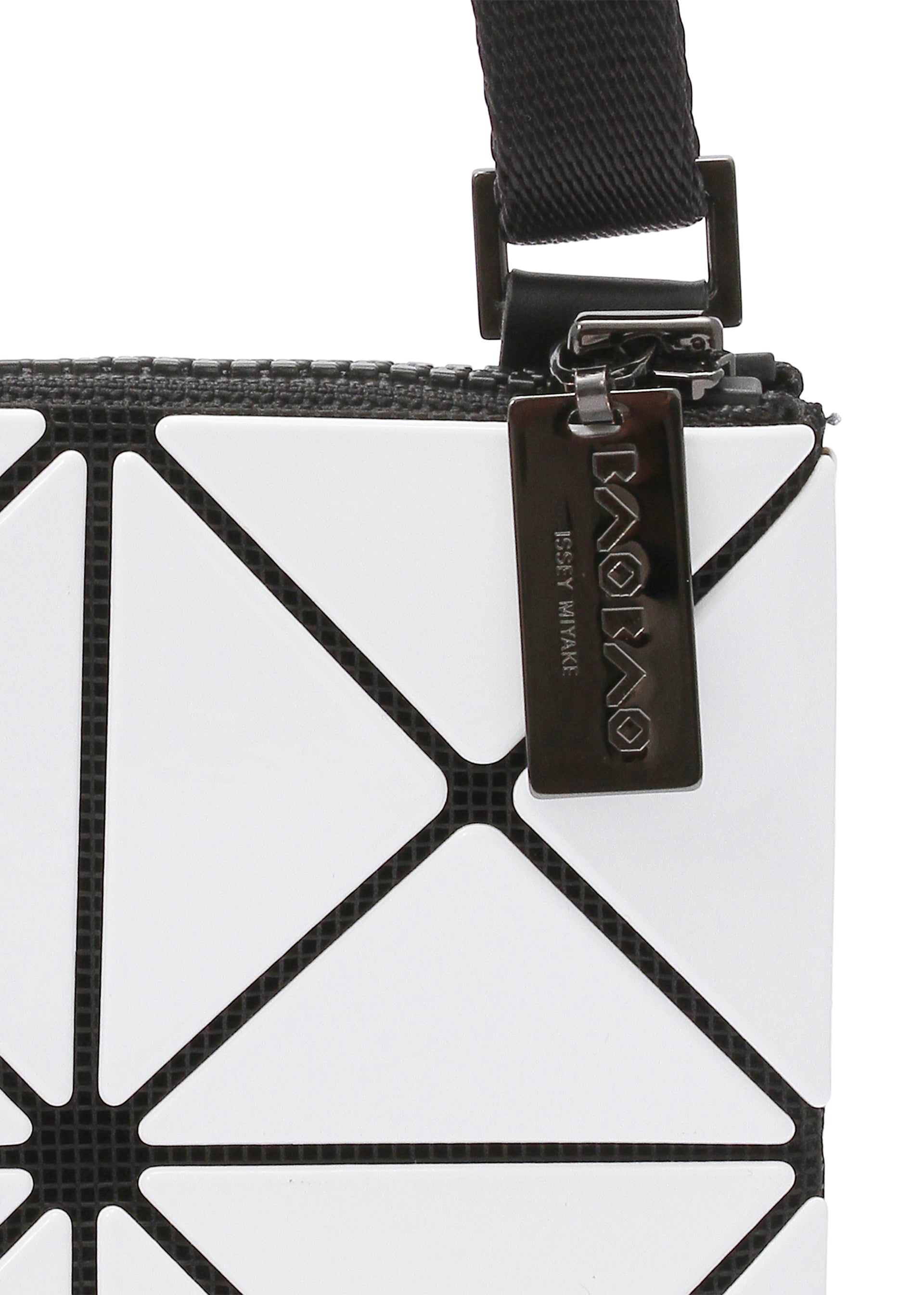 LUCENT – ISSEY MIYAKE ONLINE STORE