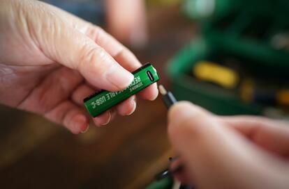 いちいち電池買い直すのやめました。USBで直接充電できるコレが快適