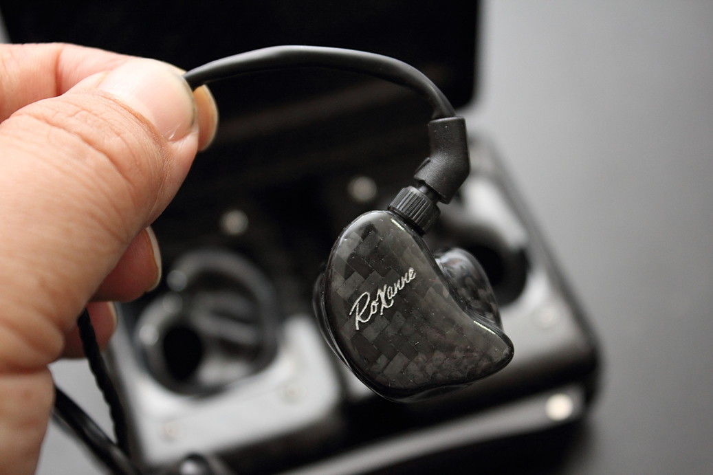 JH Audioのカスタムイヤフォン、ロクサーヌ(Roxanne)レビュー: Music