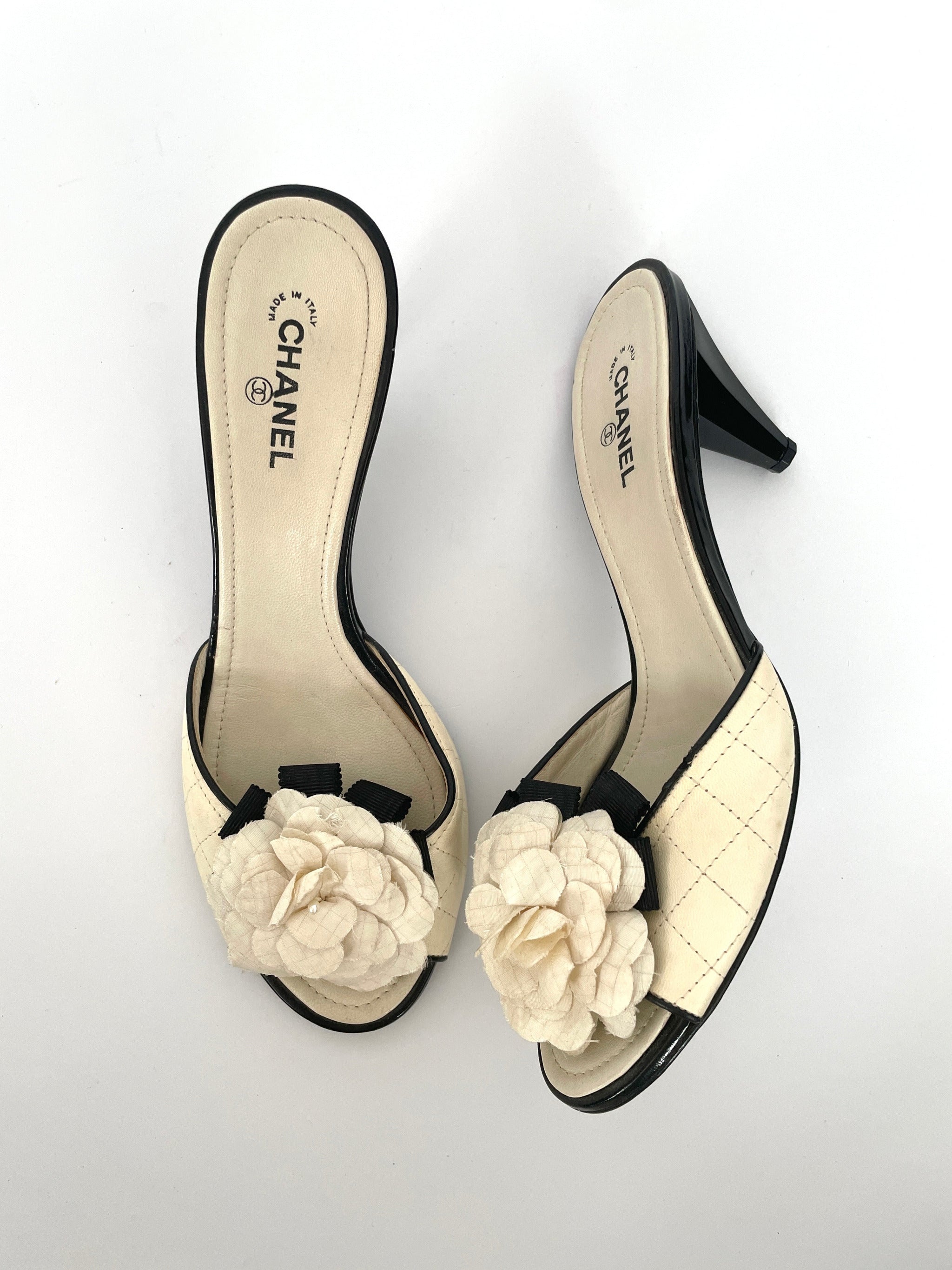 Chanel ivory Camellia sandal heels (EU 37,5 / US 7) – Vintage Baby