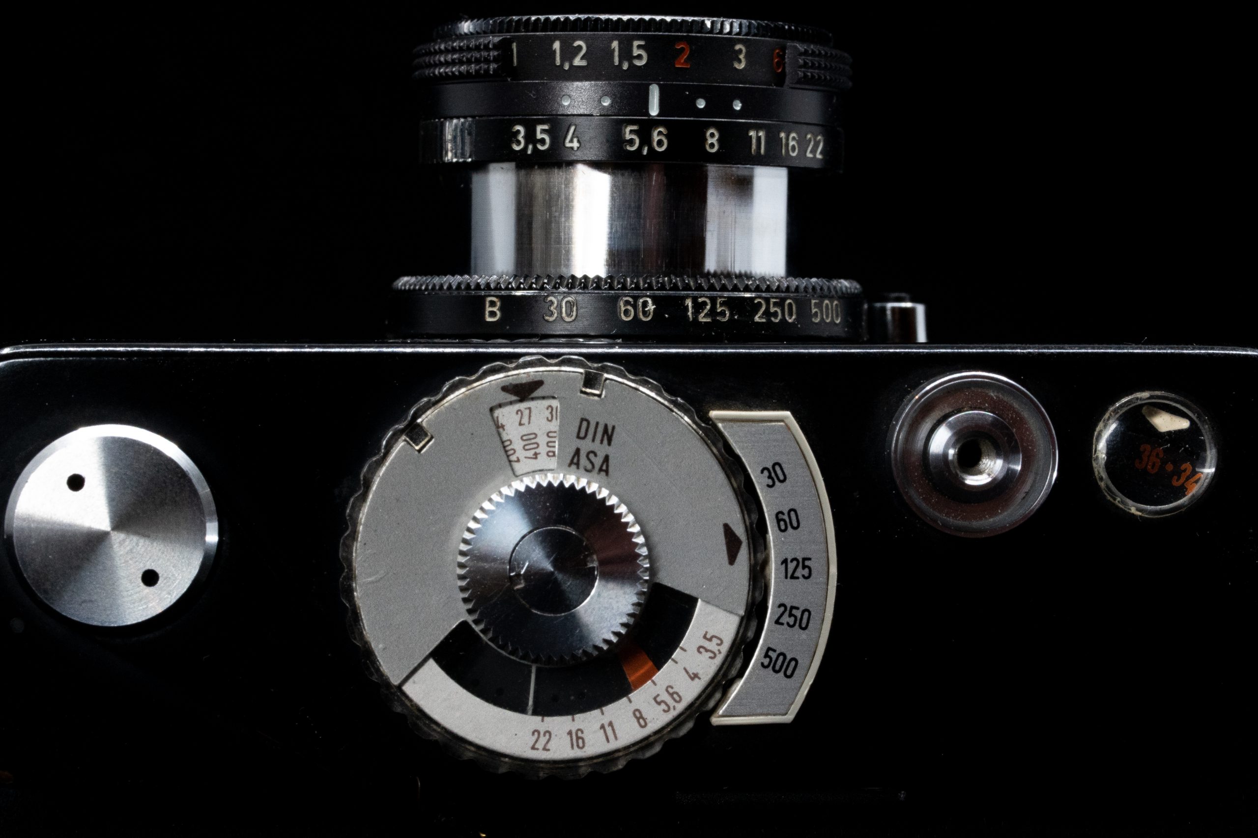 Right out of the pocket: Rollei B35 - Vintage-photo