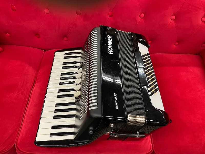 Hohner Bravo III 72 Accordion Black with Bag Price $1,299.99